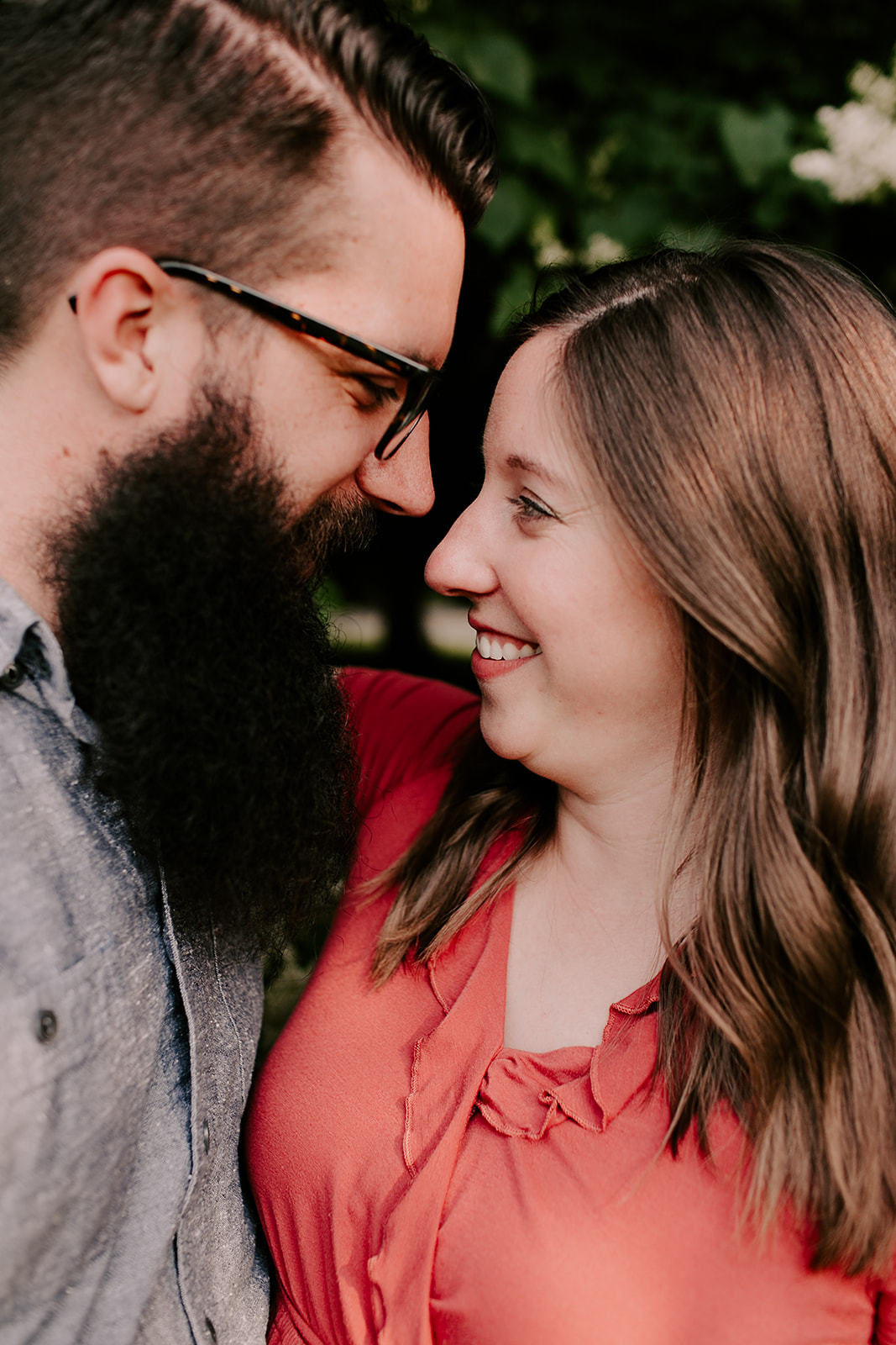 Outdoor maternity session in Indianapolis, Indiana | Photography by Emily Elyse Wehner