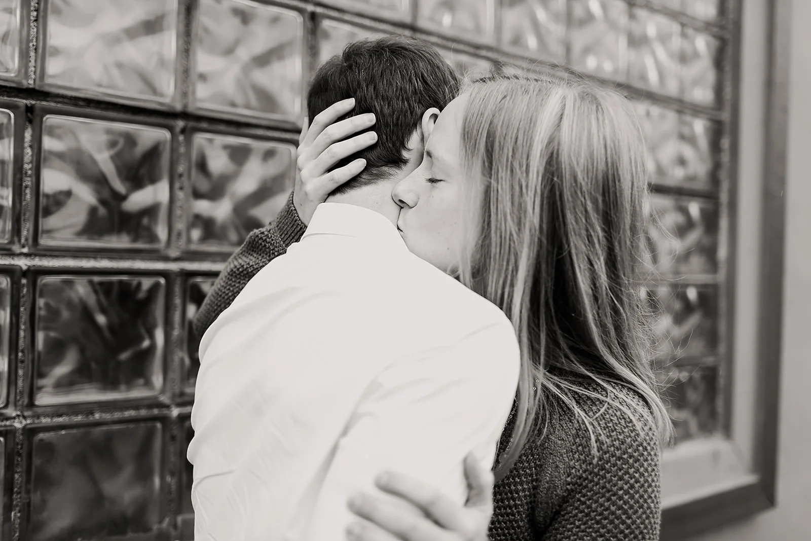 Rainy Noblesville Engagement Session including outfit ideas and posing inspiration | Photography by Emily Elyse Wehner, Noblesville Engagement photographer