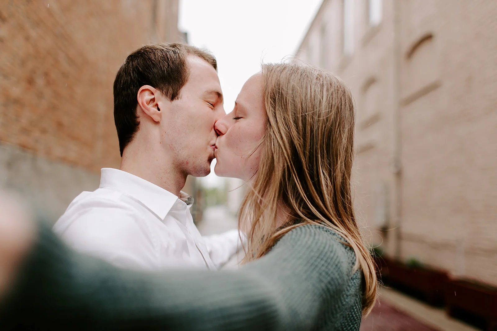 Rainy Noblesville Engagement Session including outfit ideas and posing inspiration | Photography by Emily Elyse Wehner, Noblesville Engagement photographer