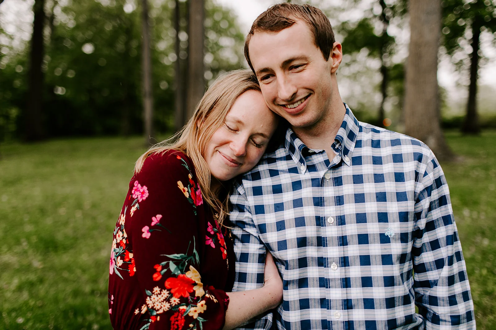 Rainy Noblesville Engagement Session including outfit ideas and posing inspiration | Photography by Emily Elyse Wehner, Noblesville Engagement photographer
