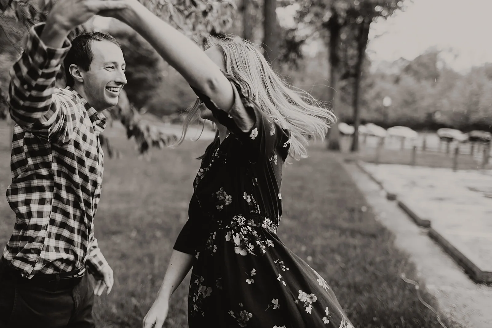 Rainy Noblesville Engagement Session including outfit ideas and posing inspiration | Photography by Emily Elyse Wehner, Noblesville Engagement photographer