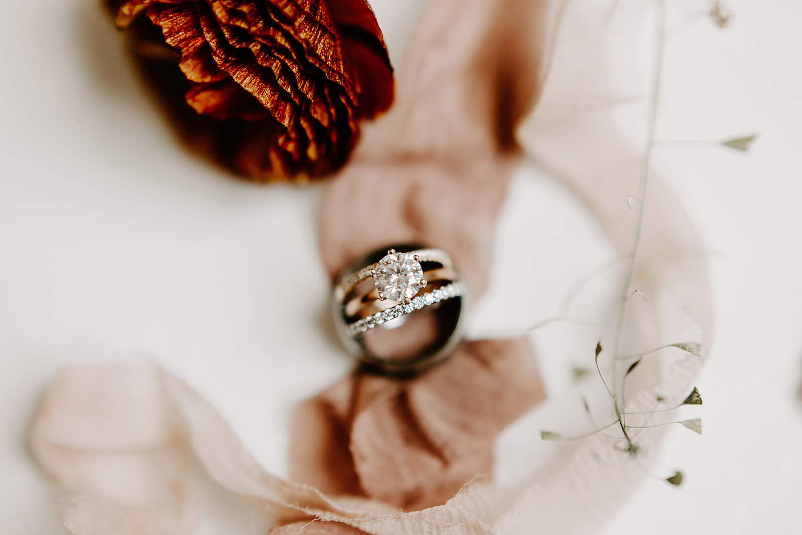 Wedding details inspiration including paper good and invites, wedding rings, wedding notes and jewellery | Photography by Emily Elyse Wehner, indiana based wedding photographer 