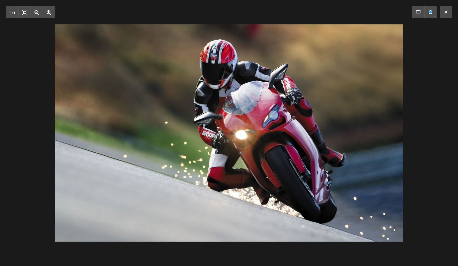 In this mockup, an image has been clicked and the image viewer has been activated. The user has controls to zoom and pan, and can navigate between different images in the note.