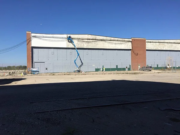 2016-10-07-Painting-Bomber-Plant-(2).jpg