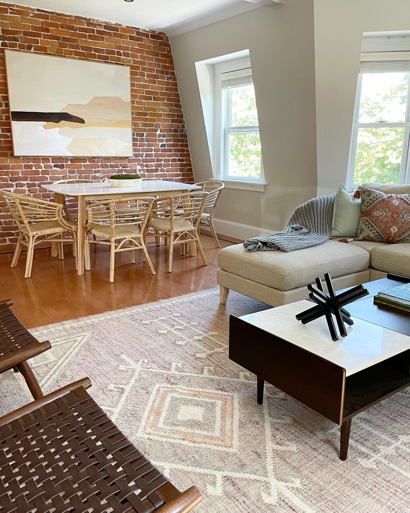 3 Seaver St in East Boston coming soon with @thepersacgroup - (2 bedrooms including a huge primary bedroom with outdoor deck!)
#bostonhomes #eastieliving #jeffriespoint