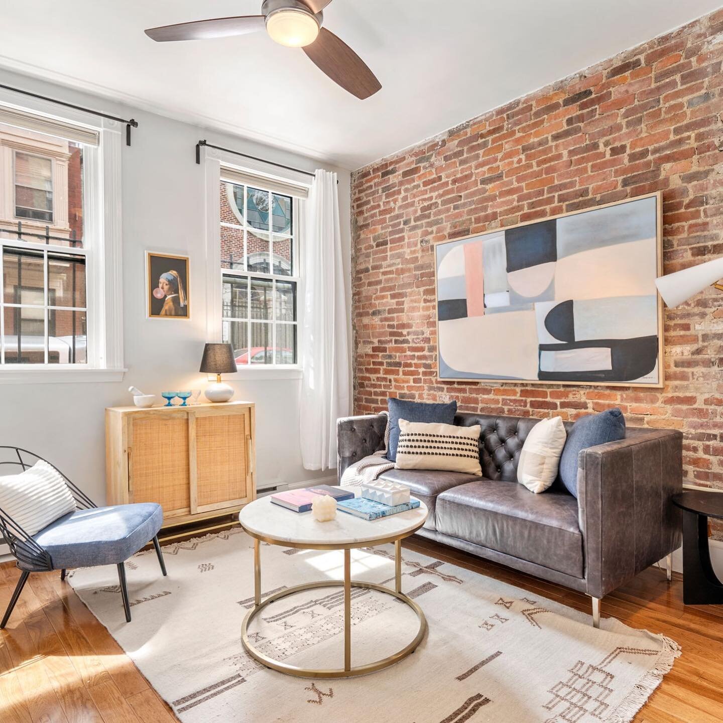 Thank you Charlie Ring for the opportunity to give this sweet little listing a makeover, and help to deliver a great result for your seller.  And thank you @hmbien for highlighting our process for @apartmenttherapy !! Small spaces are challenging, bu