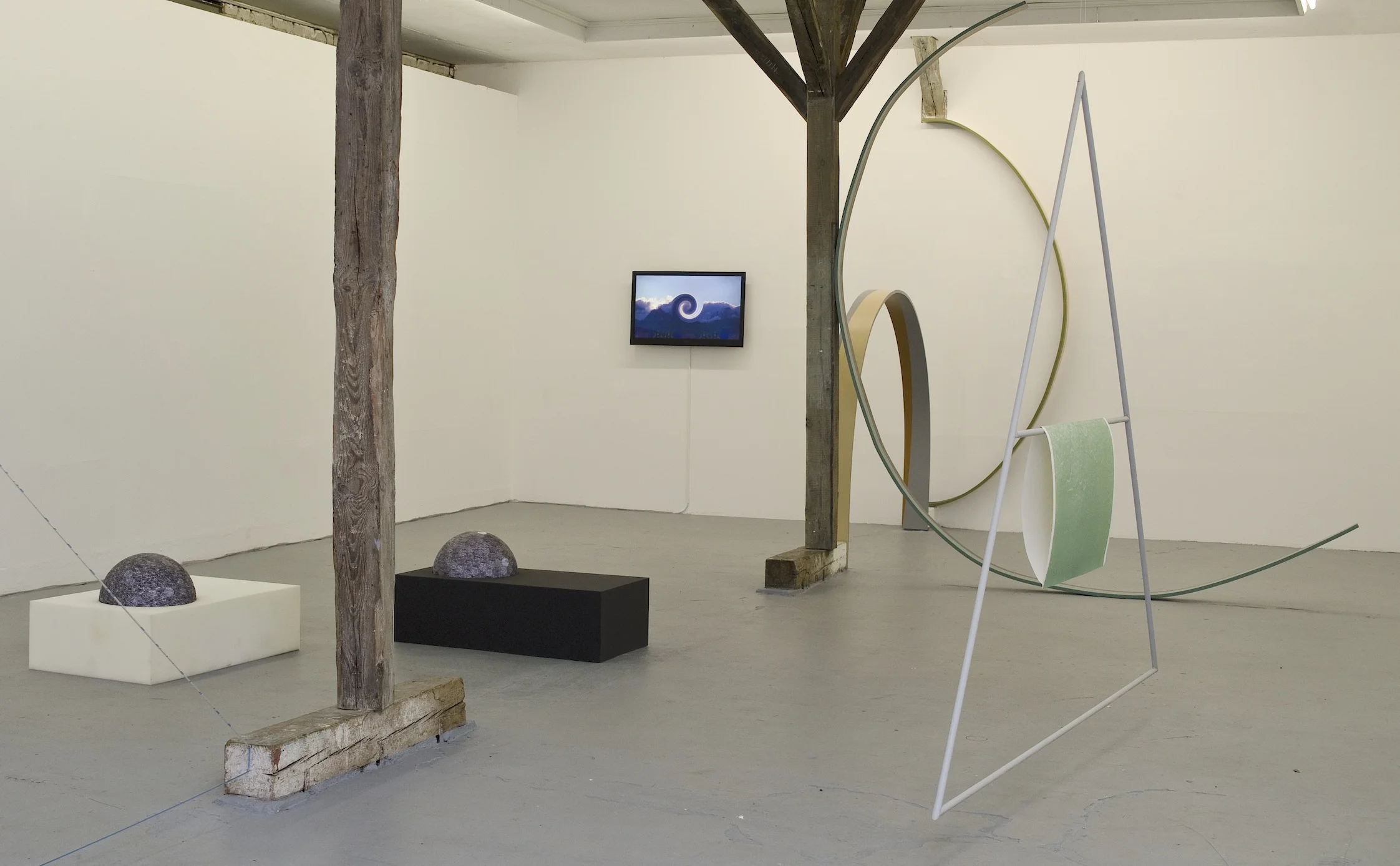 Installation view: Works by Philipp Hausmeier, Brenna Murphy, Maria Munoz, Kathrin Köster / Photo (c) Alena Kühn
