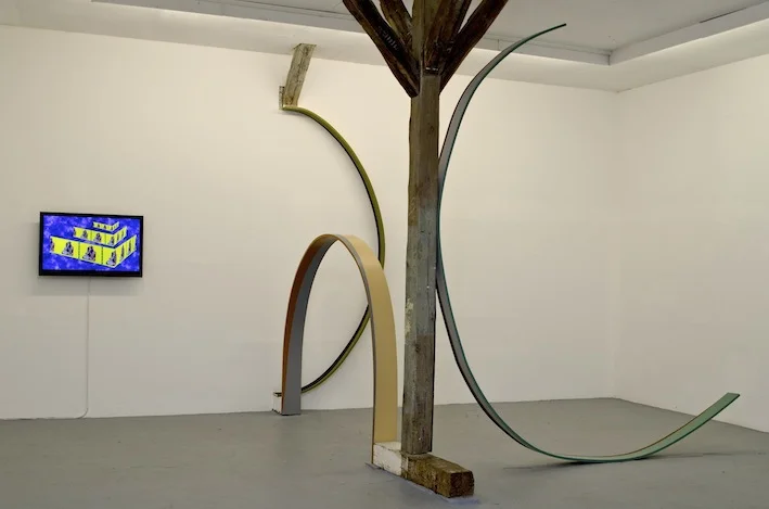 Exhibition view: works by Brenna Murphy and Maria Munoz / Photo (c) Alena Kühn