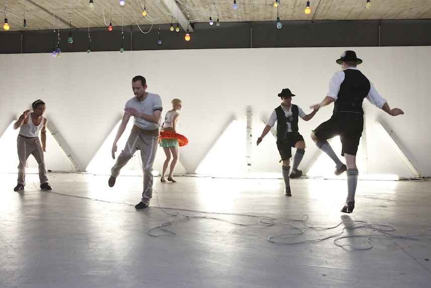  Spontaneous after-performance with guests in traditional Bavarian outfit /&nbsp;Photo (c) Dirk Eisel 