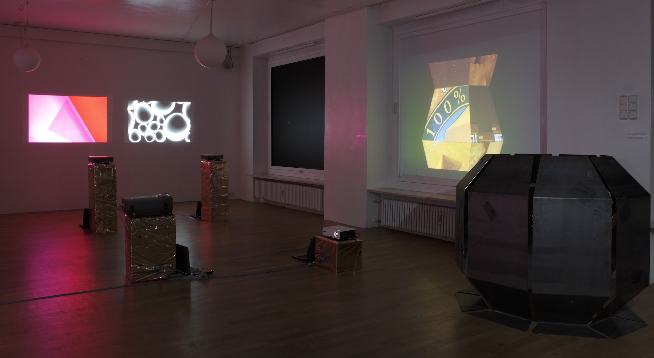 Exhibition view: works by Rafaël Rozendaal, Lance Wakeling, Swyndle & Hawks / Photo (c) Dirk Eisel
