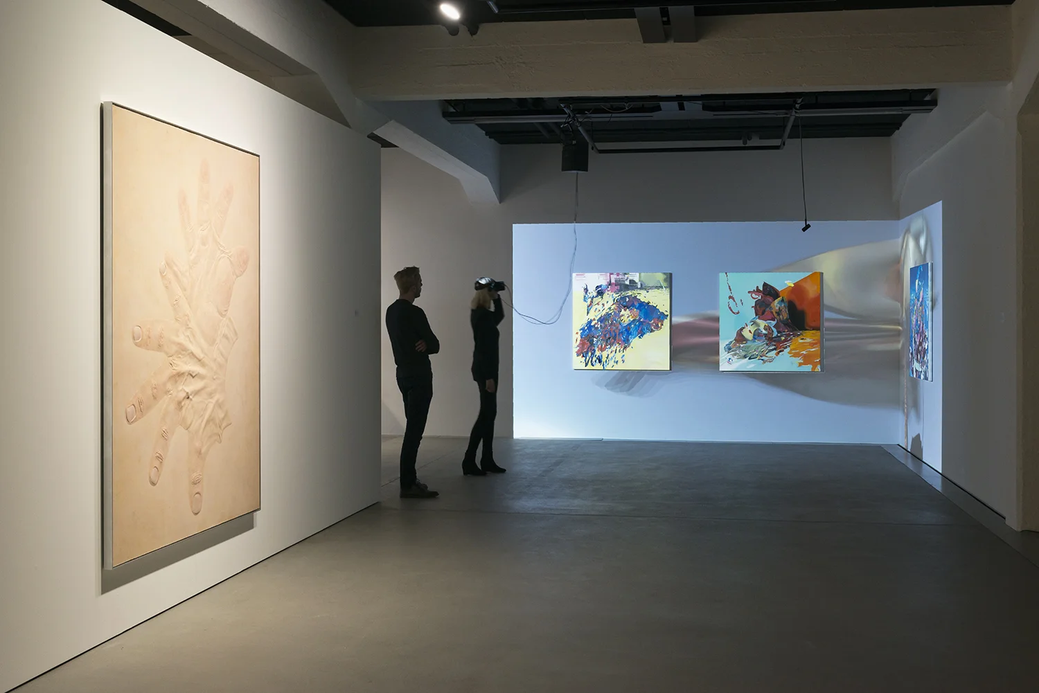 Exhibition view THE UNFRAMED WORLD at HeK Basel, artworks: Mélodie Mousset, Pattern For Hysterical Change, 2017 // Rachel Rossin, Just A Nose, 2016 / Photo by Franz Wamhof