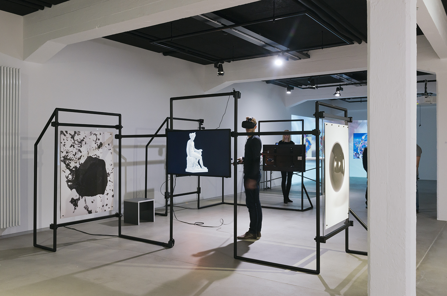 Exhibition view THE UNFRAMED WORLD at HeK Basel, artwork: Banz & Bowinkel, Mercury, 2016 (Installation and VR experience) / Photo by Franz Wamhof