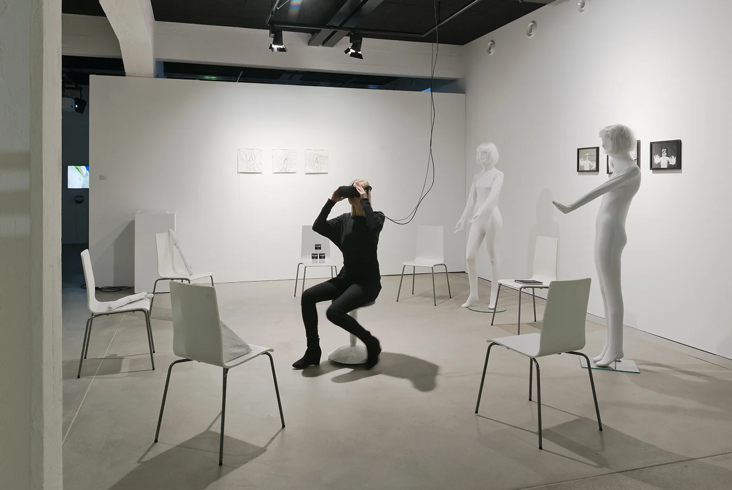 Exhibition view THE UNFRAMED WORLD at HeK Basel, artwork: Li Alin, Enter Me Tonight, 2016 (Installation and VR experience) / Photo by Franz Wamhof