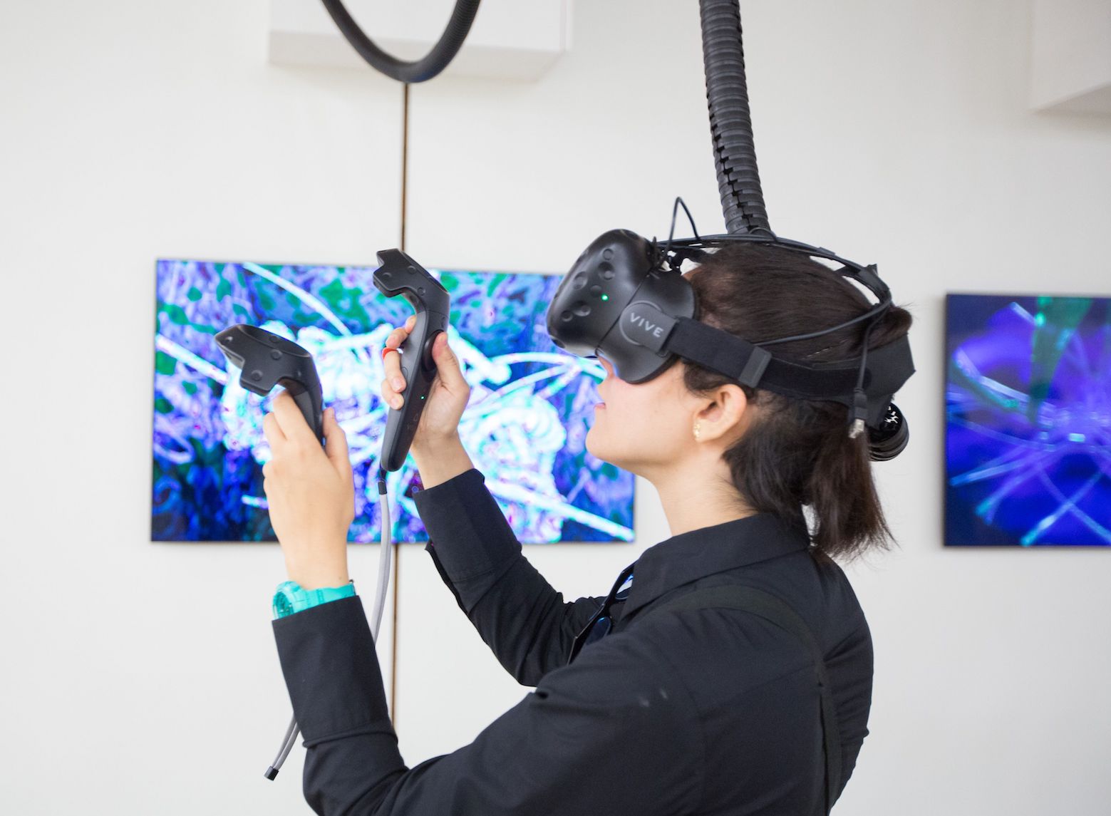 Vr long. Виртуальная реальность художник. Виртуальная реальность в искусстве. VR художник. VR рисование.