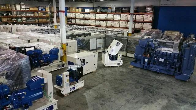 En nuestros almacenes de Miramar, Florida, disponemos de mas de 500 plantas eléctricas listas para despacho en cualquier momento.
