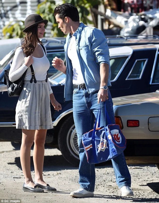 2D9DAA5900000578-3282488-A_retro_romance_Filming_a_touching_scene_with_co_star_Spencer_Bo-m-47_1445419368570.jpg