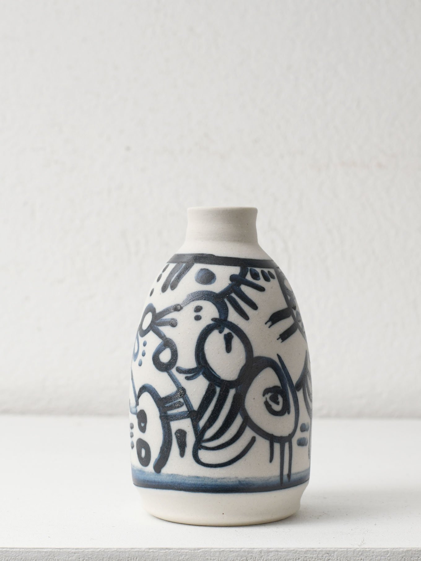 Lille grafisk vase i porcelæn