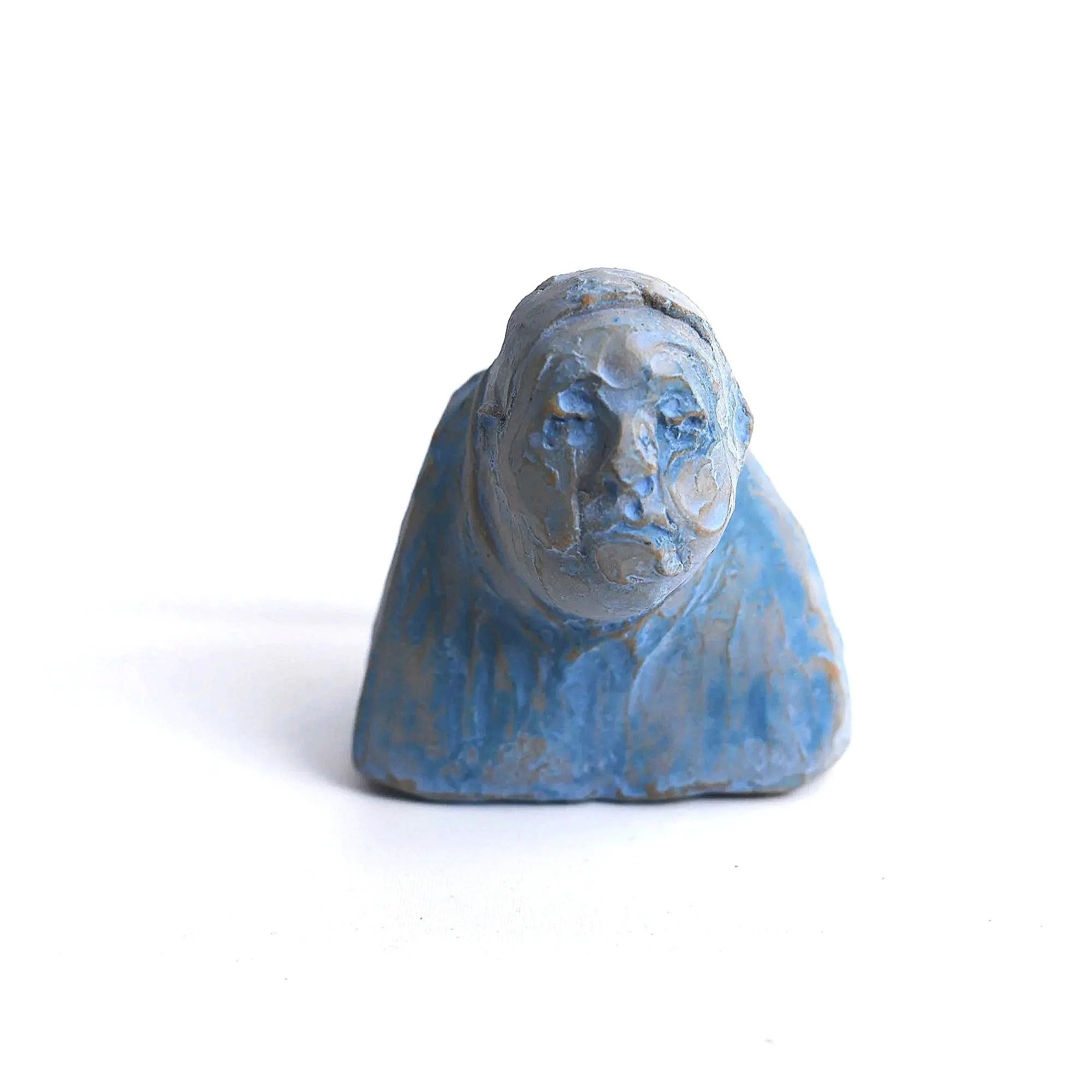 Træt blå mand  i ler