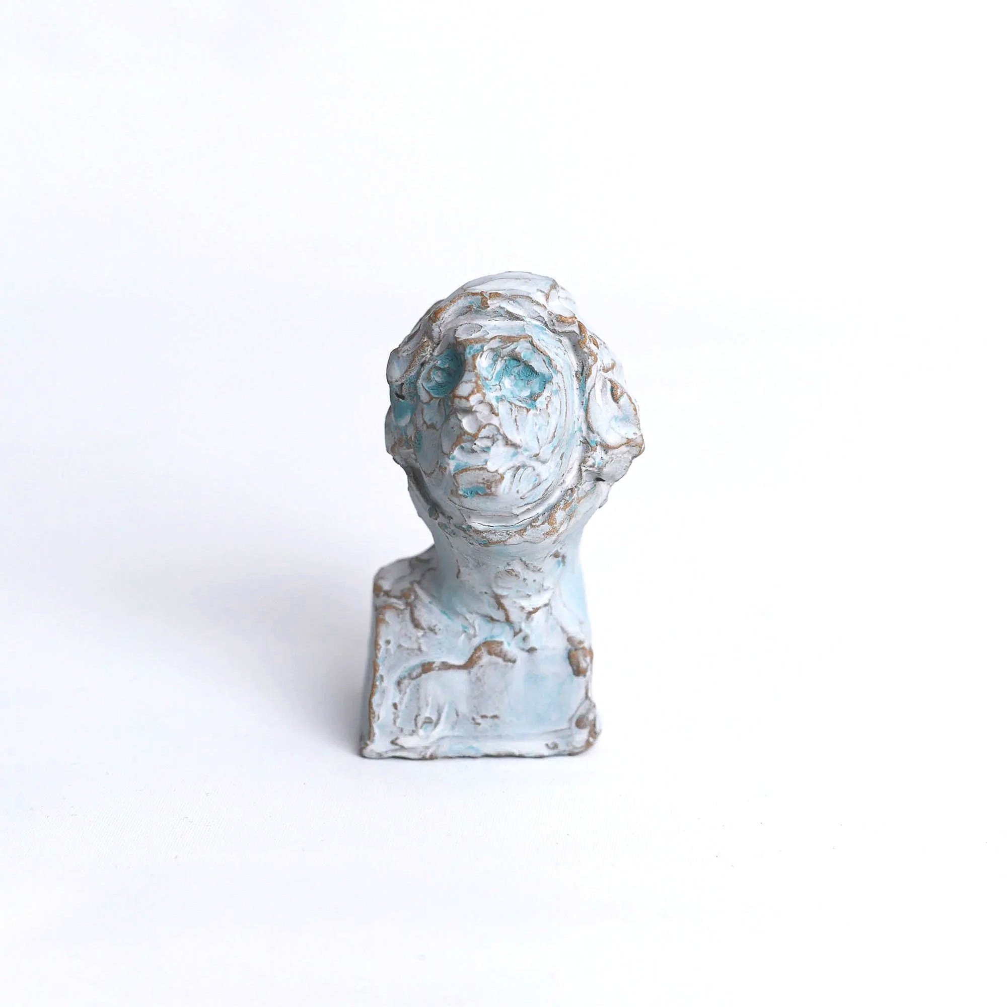 Dame med rullekrave trøje