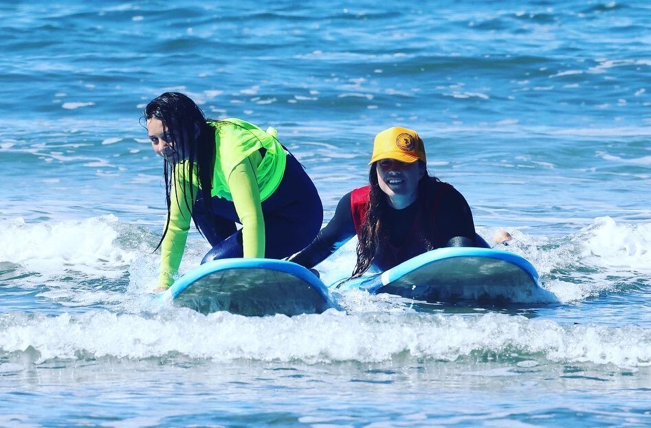 Ride along progression with this impressive keiki who started off timid and anxious in the ocean, then sealed the deal with this wave to end the session. Hooked for life! Way to be brave out there! 🏆
&bull;
Mahalo @snowayer for the beautiful photos!