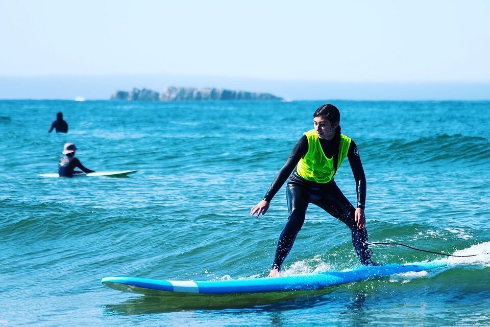 This year, Zoey didn&rsquo;t mess around with beginner waves, she headed straight for the advanced peak and was charging!👏🏽
We&rsquo;ve seen Zoey&rsquo;s progression since 2018, and it&rsquo;s been empowering to witness her connection to the ocean 