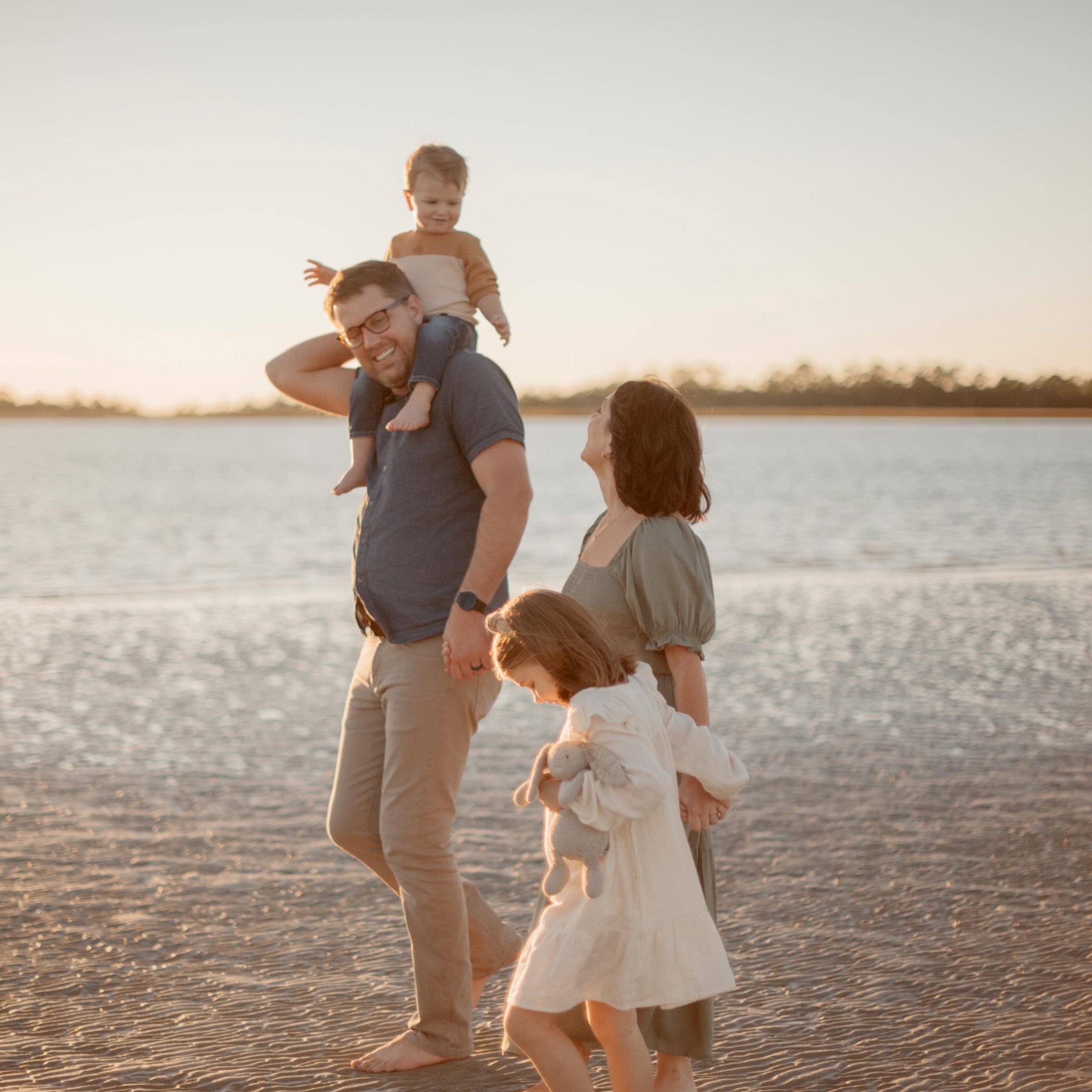 Rachel &amp; her crew 🤍 It was a great sunset for their session.