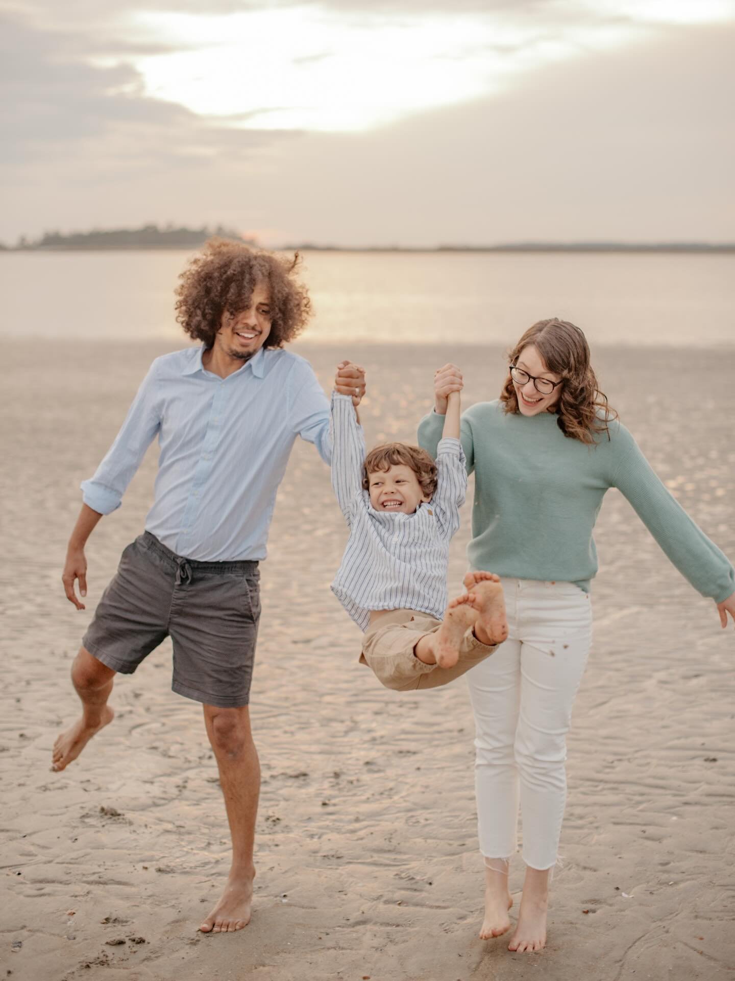 My final gallery delivery of 2025 🥹 Hannah&rsquo;s sweet crew! Ending the year with so much gratitude in my heart. Thank you all for trusting me to capture your memories! I hope you all have a Merry Christmas and a Happy New Year!🌲