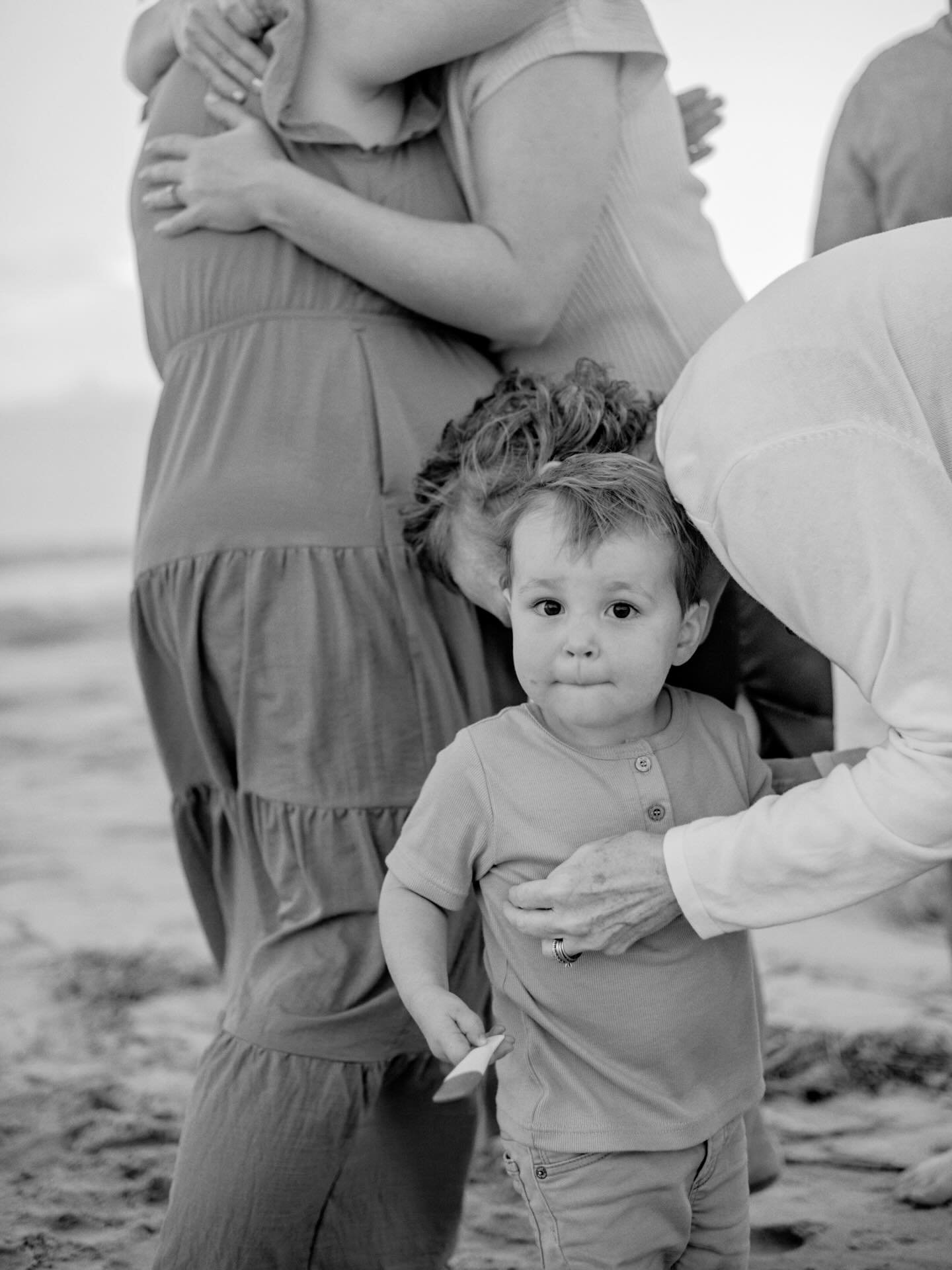 A very special multifamily shoot&mdash; where this crew announced baby number two! Thank you for trusting me to break the news guys!! Congratulations again 🤍🥹