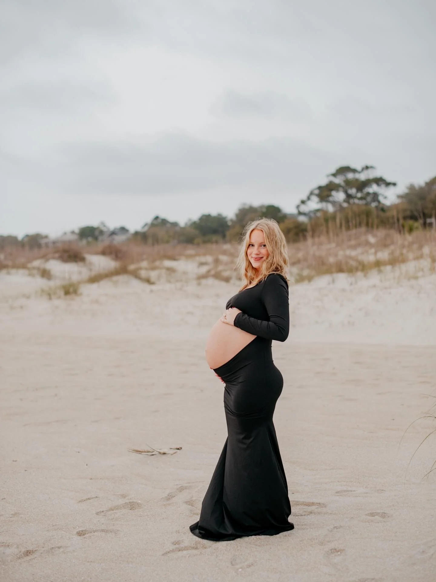 Beautiful mama Leeanna 🤍 Capturing the season just before they meet their newest little love&mdash;so grateful you guys trusted me with it! 🥹
