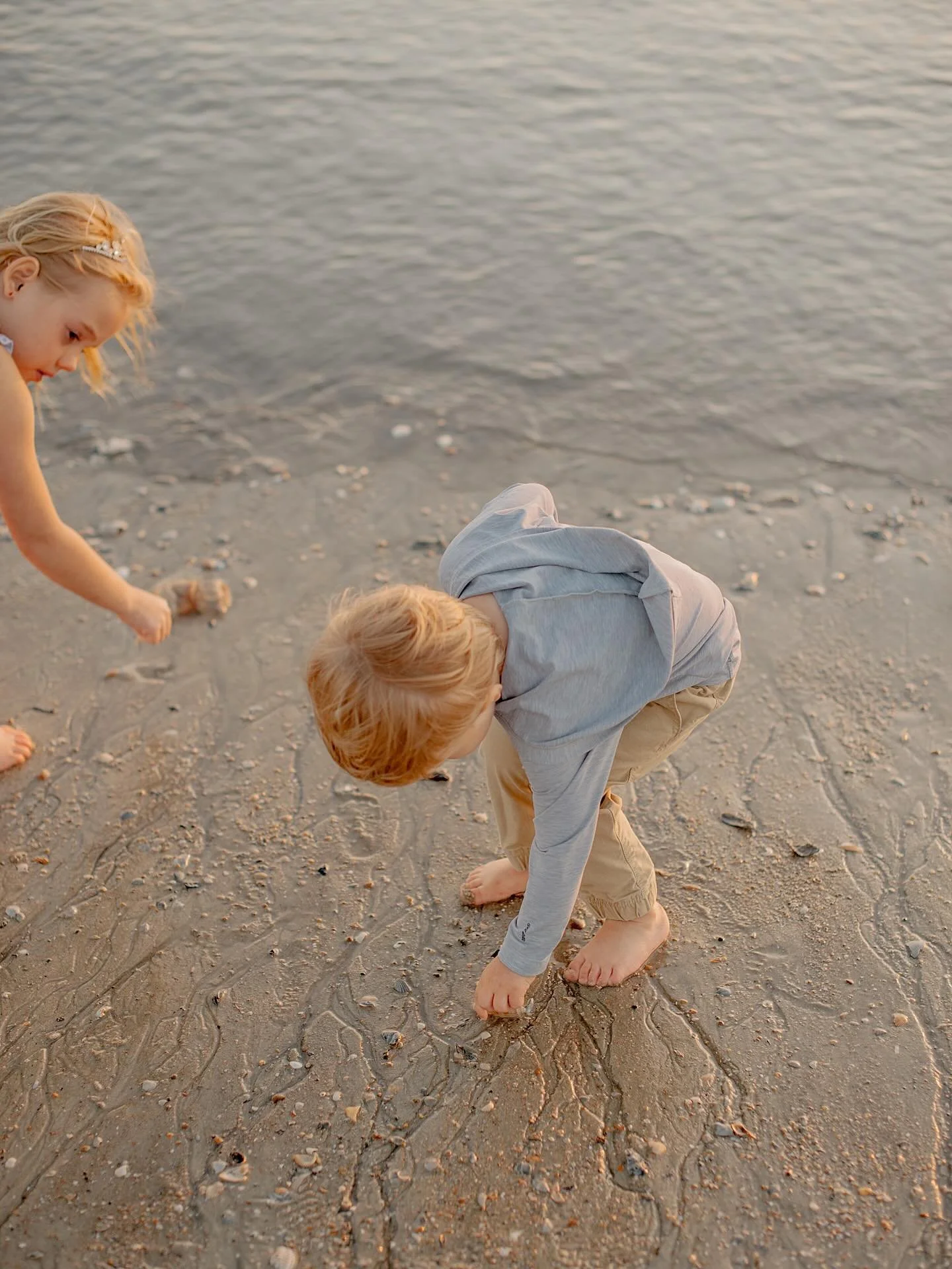 What multi-generational sessions are all about: letting the baby cousins wander. Find the seashells, wear the tiaras, pretend to be airplanes, and still making space for all the sweet baby snuggles. The real, in-between moments are my favs.

Thank yo