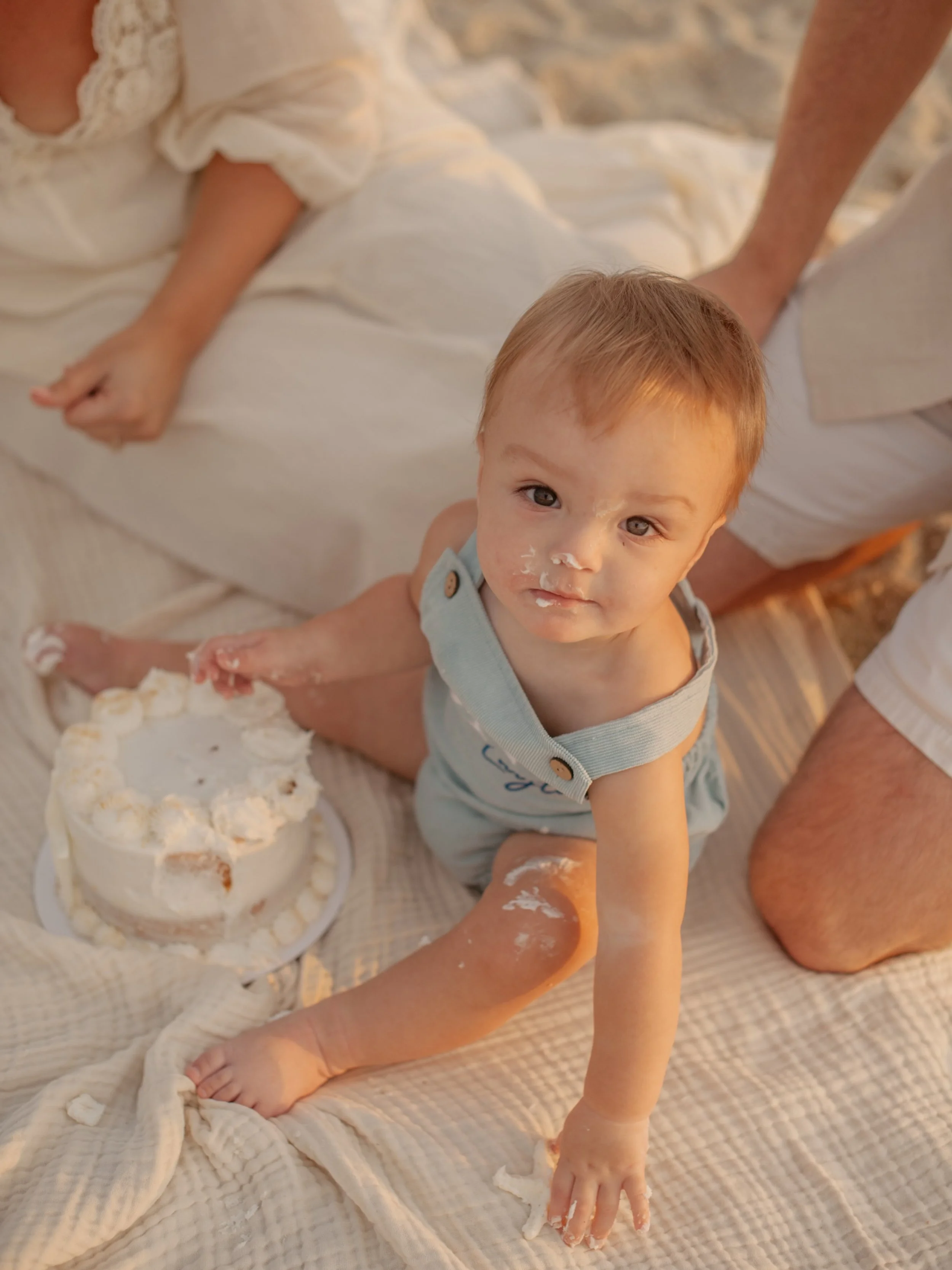 Layton is turning one this month and I got to capture the celebration 🥹 Happy early birthday bud!!🧁🌅🤍