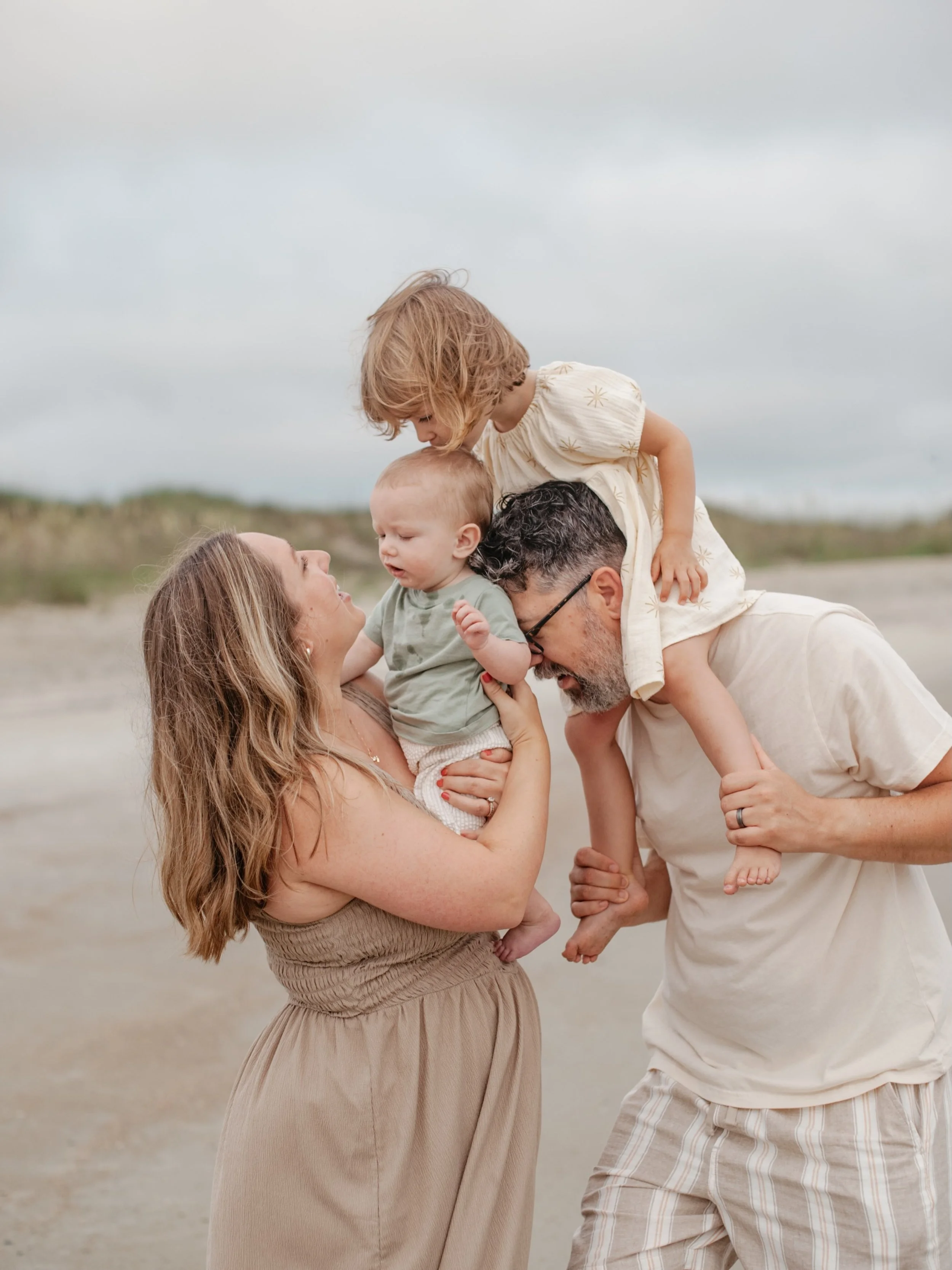 Sunrise with the Pipkorn Family 🌾 This girl cousin crew was so in love with baby Hank! Thanks so much you guys 💛