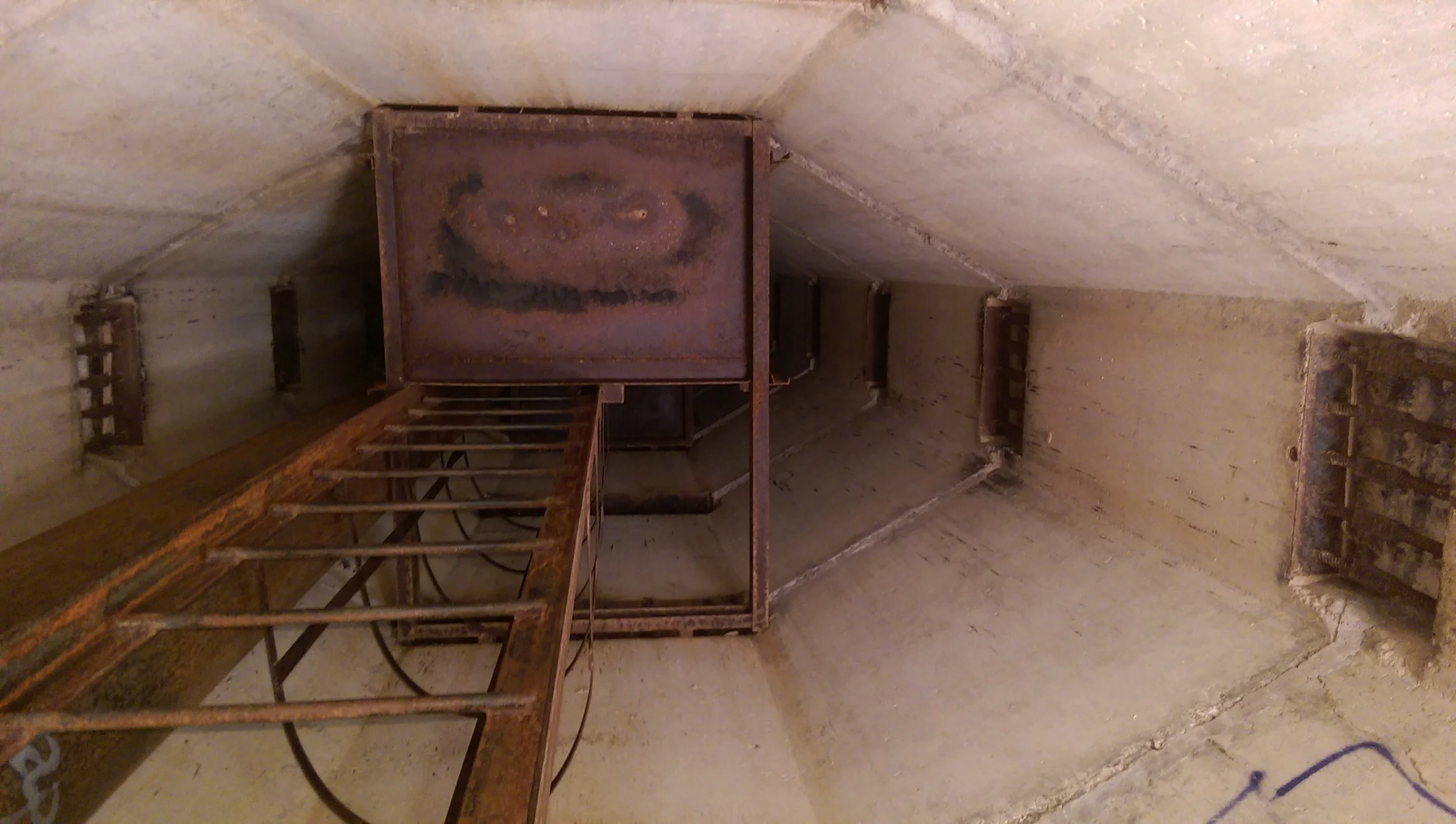 This is the view inside the tower looking up. There are a series of steel ladders going up, and platforms between the levels. I'm not sure what grade of steel was used for this part, but it is all fairly chunky and bar the visible corrosion relatively solid. To climb to the top you just go up up via about 5/6 platforms. Climbing to the top is certainly good exercise!