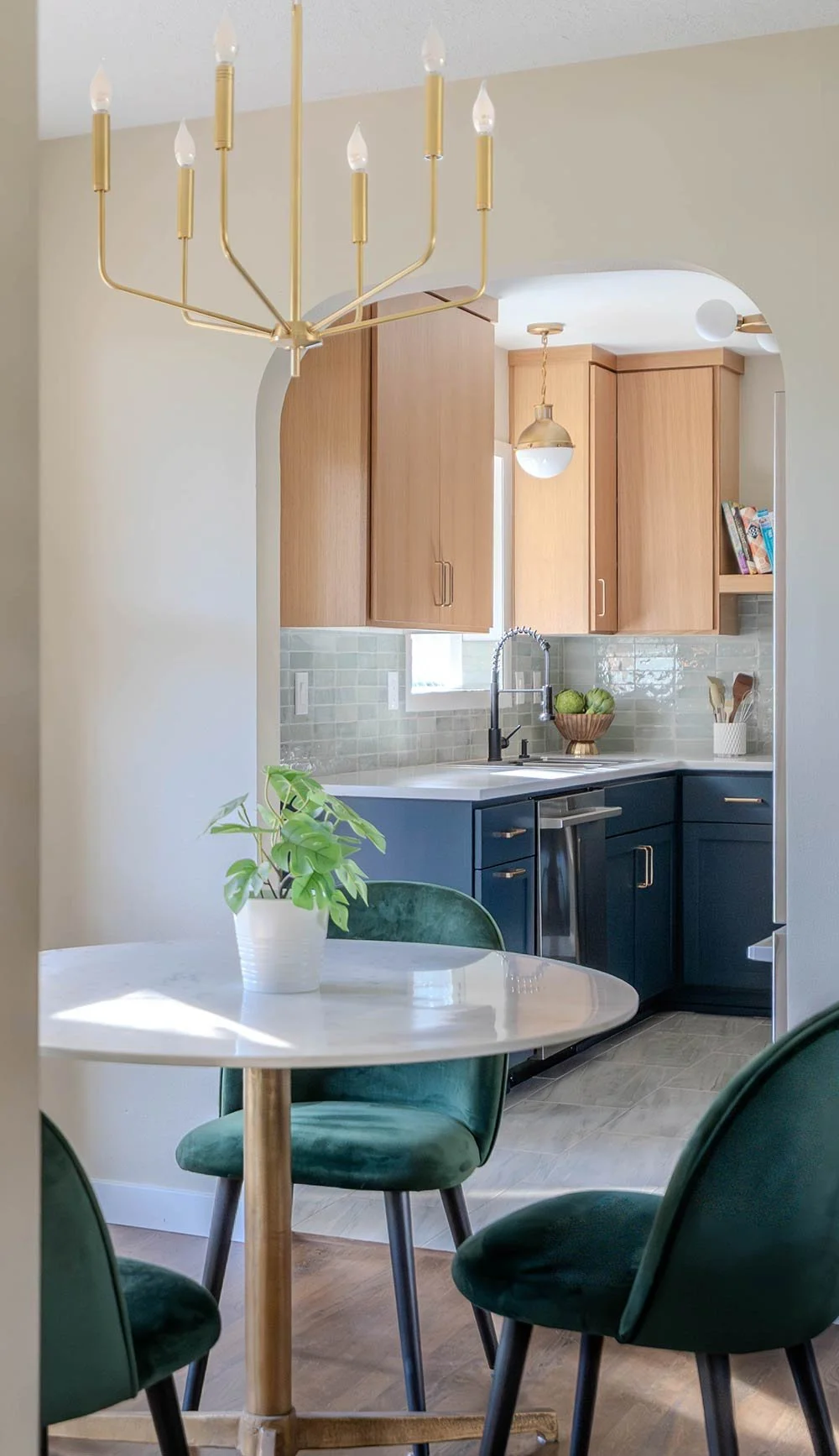 pass through to kitchen from dining nook