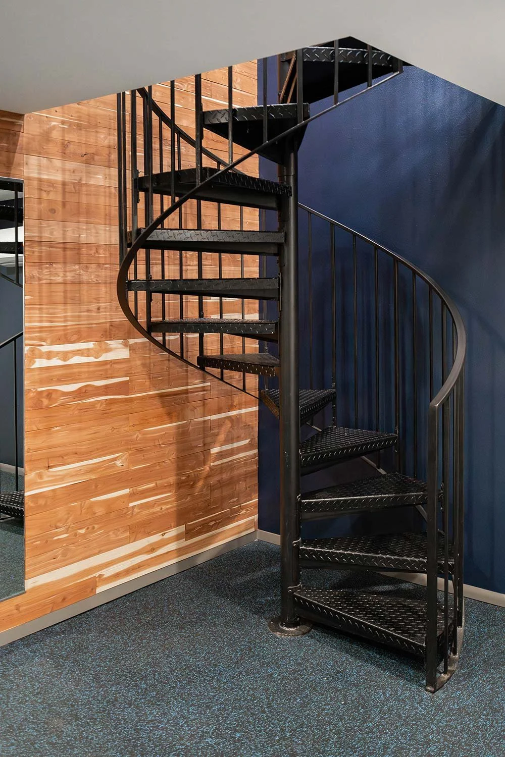 Black, blue and wood color scheme