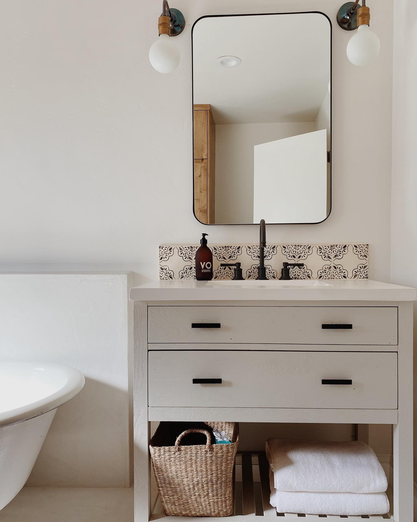 Same bathroom, different view 
#interiordesign #interiors #bathroomdesign