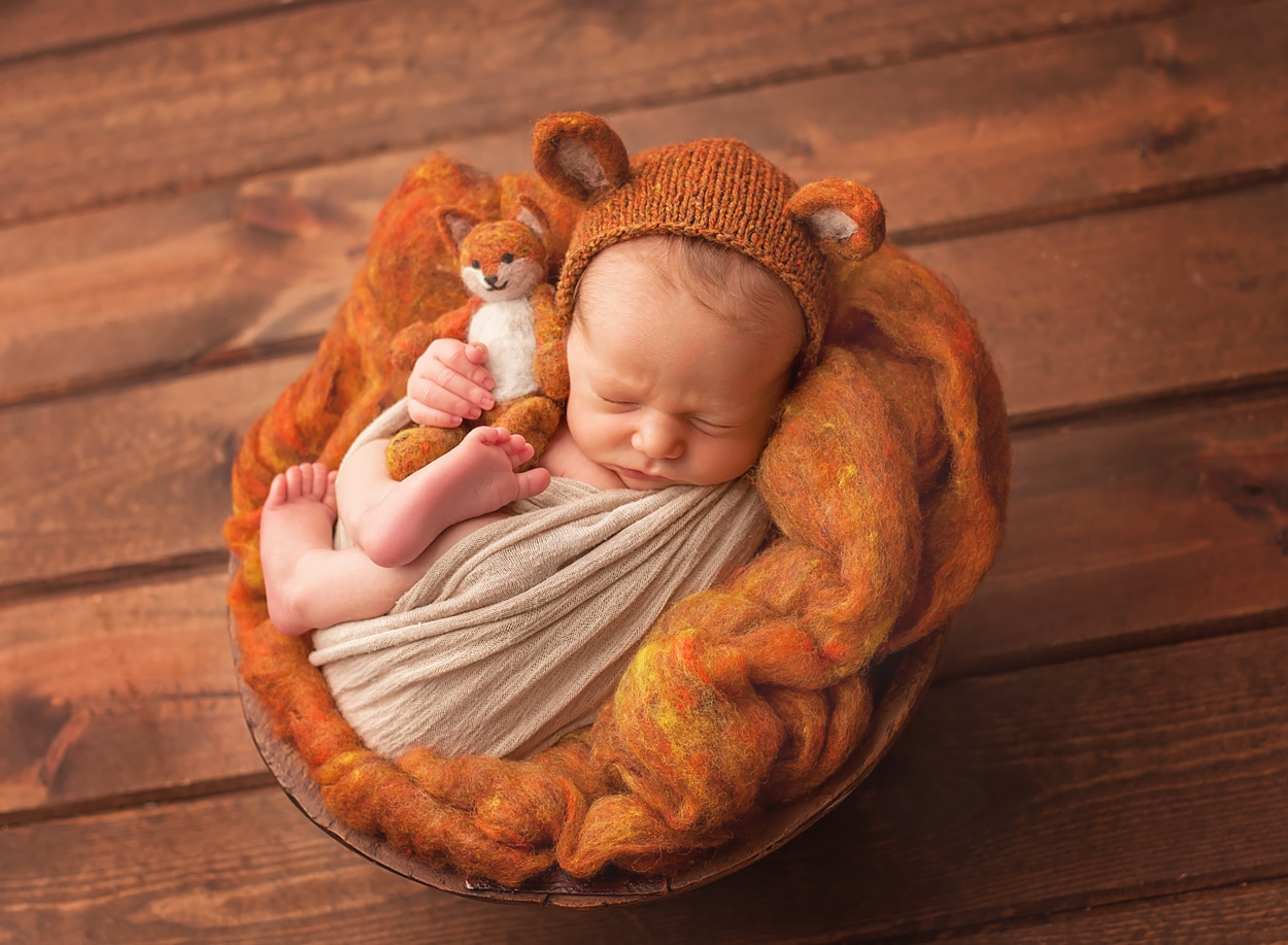baby-pictures-animal-outfit-Columbus-Ohio-newborn-photographer.jpg