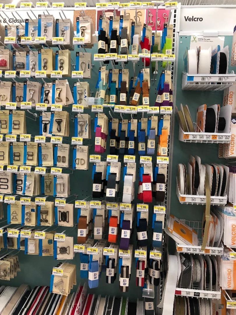 A recent visit to JoAnn’s Fabric confirmed the webbing strap trend!