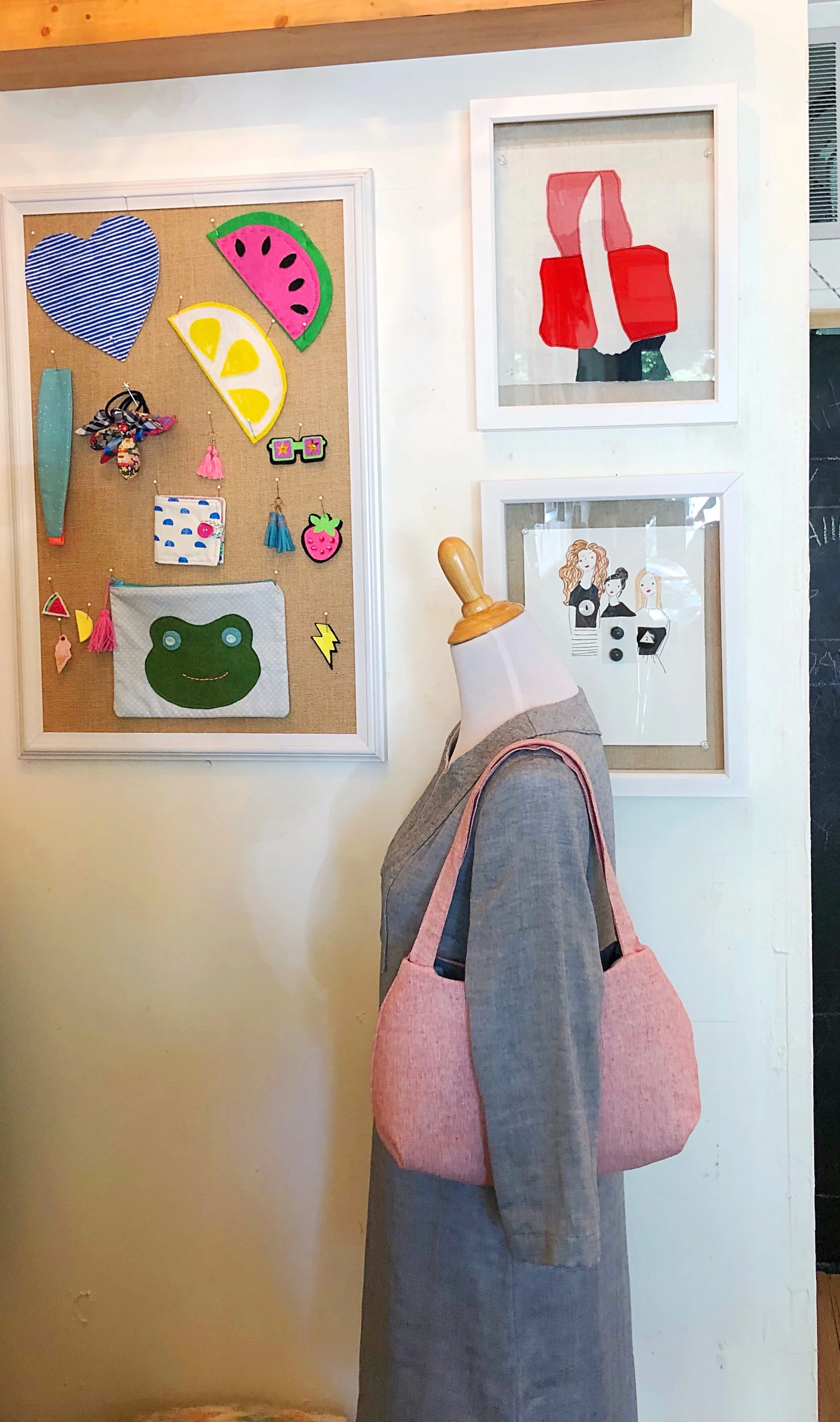 The Wesley Shoulder Bag from my book, Sew Bags: The Practical Guide to Making Purses, Totes, Clutches and More . Compare the drop of the bag to the length of the arm. Would that be comfortable for you to carry?