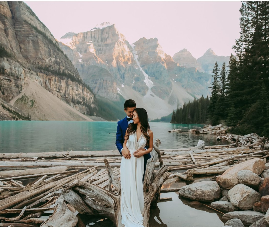 ARNOLD + ANDREA | MORAINE LAKE &amp; LAKE LOUISE PHOTOGRAPHER