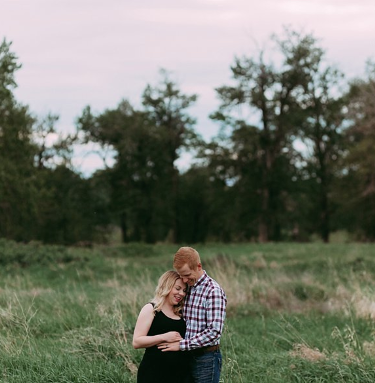 MATERNITY CALGARY PHOTOGRAPHER | BOW VALLEY RANCHE FISH CREEK