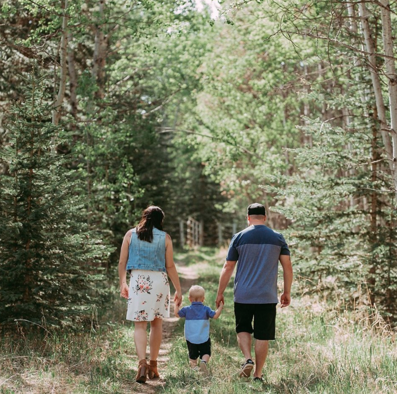 MATERNITY AND FAMILY PHOTOGRAPHER | BRAGG CREEK