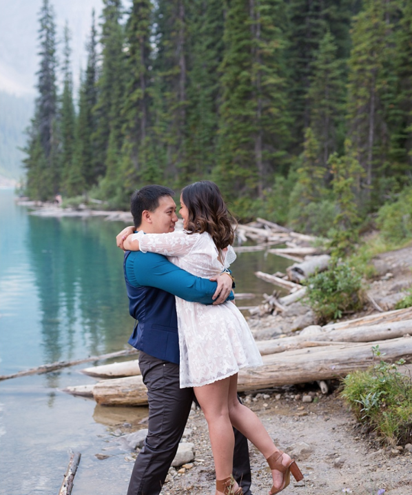 DANIELLE + WILL : MORAINE LAKE ENGAGEMENT
