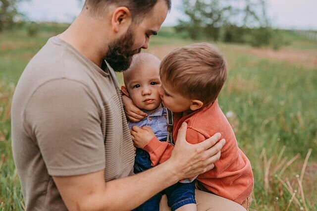 Today we celebrate Sam. This year is a bit different with my mini shoots falling on Father's Day, but he doesn't mind making it a day early💕
This man loves his boys unconditionally. Every decision he makes revolves around family. The nurturing, emot