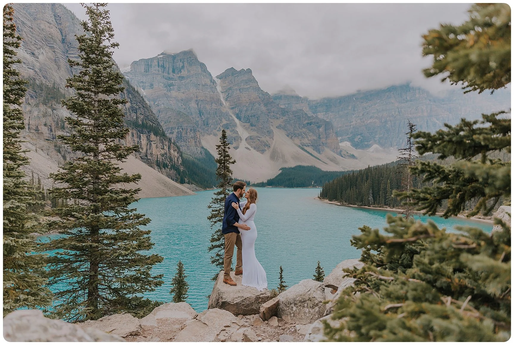 BABYMOON | MATERNITY PHOTOS AT MORAINE LAKE
