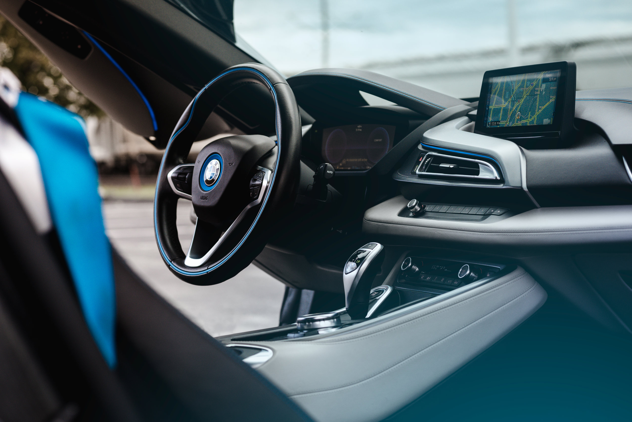 i8Cockpit.jpg