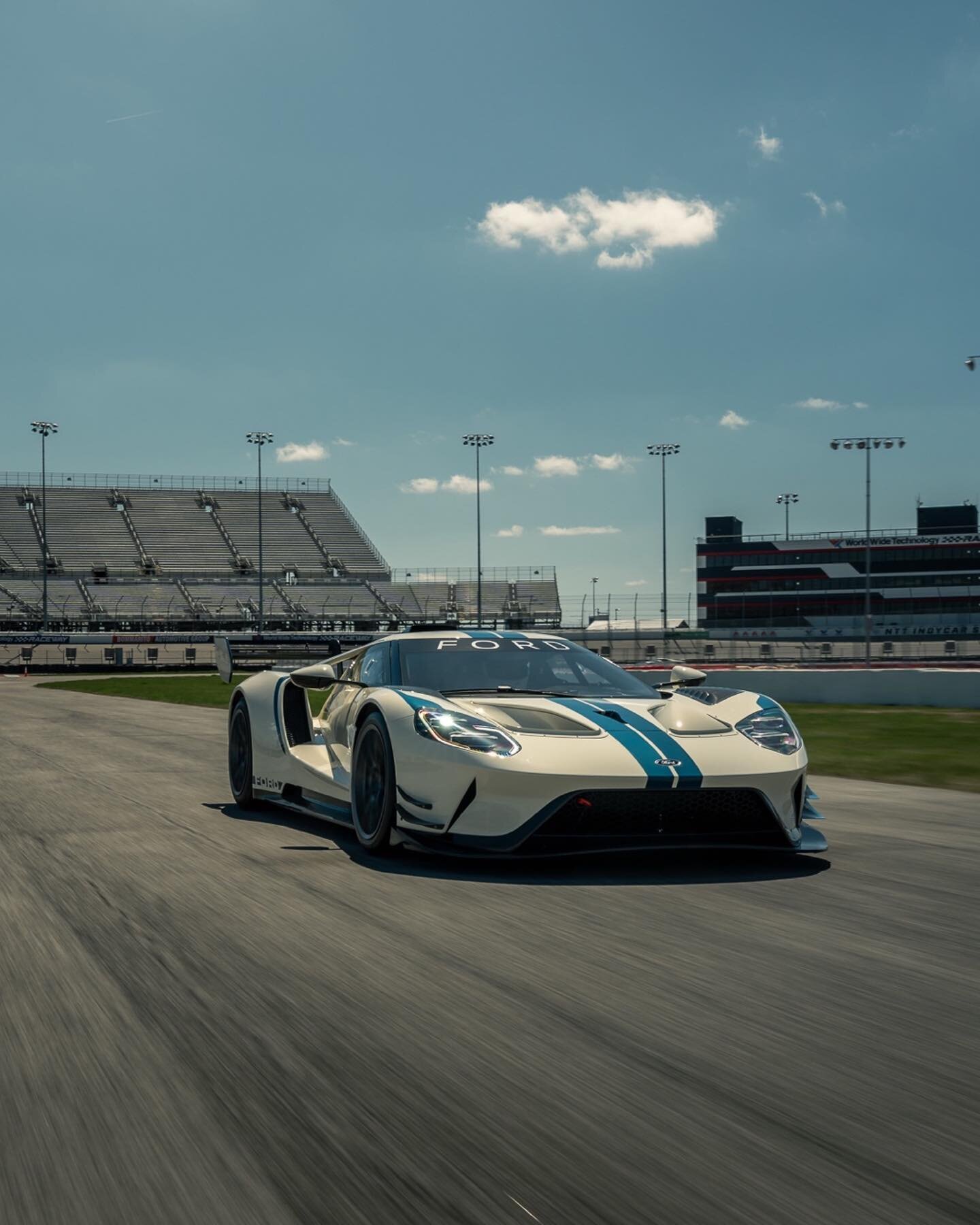 Dream photoshoot achievement unlocked 🔓Still feels like a dream. Figured I should start posting these photos before too much time has passed! 

&mdash;&mdash;&mdash;&mdash;&mdash;&mdash;
#wwtraceway #fordgtsupercar #fordgtracing #fordgt #fordracing 