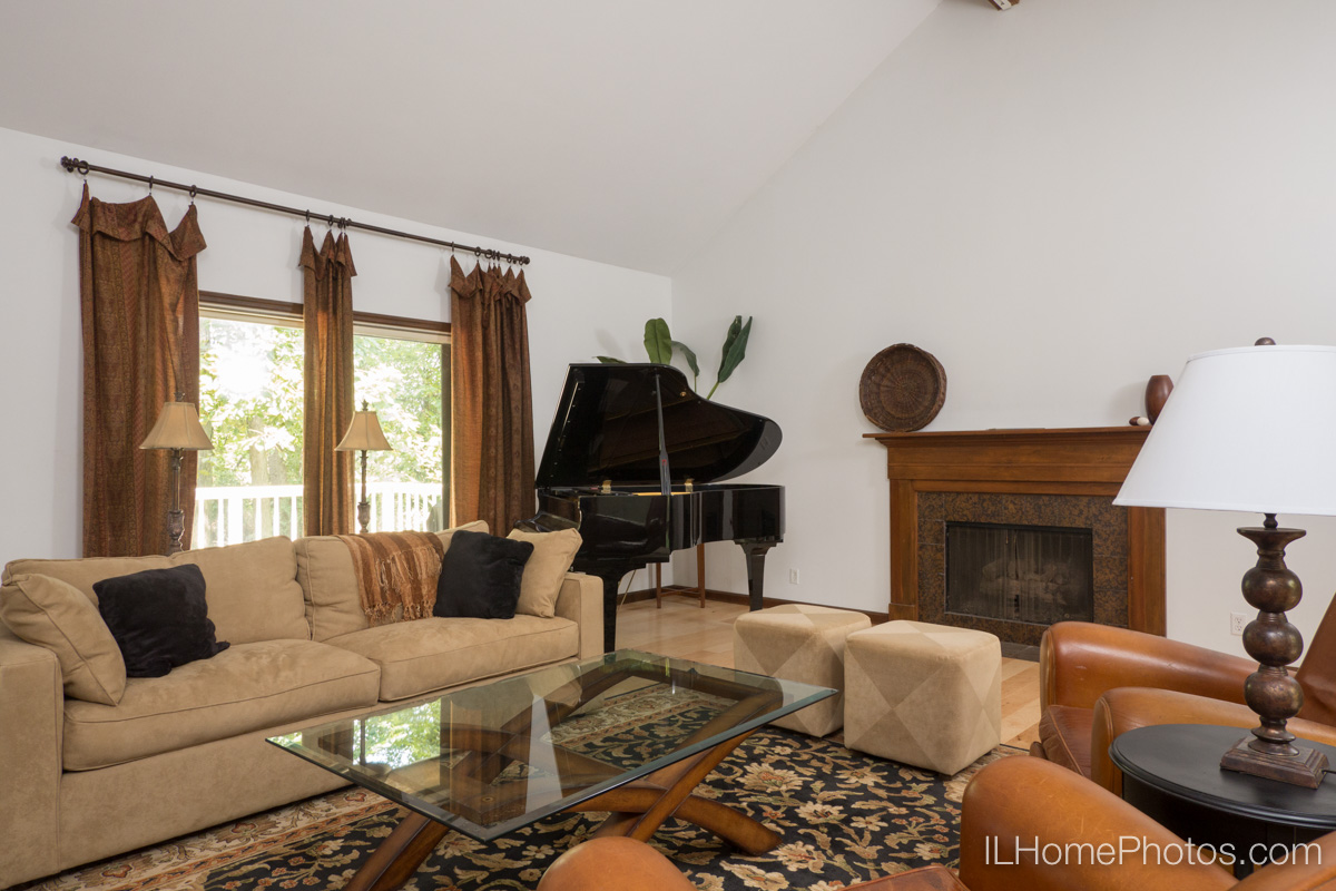Interior living room photograph for real estate in Peoria, IL :: Illinois Home Photography by Michael Gowin, Lincoln, IL