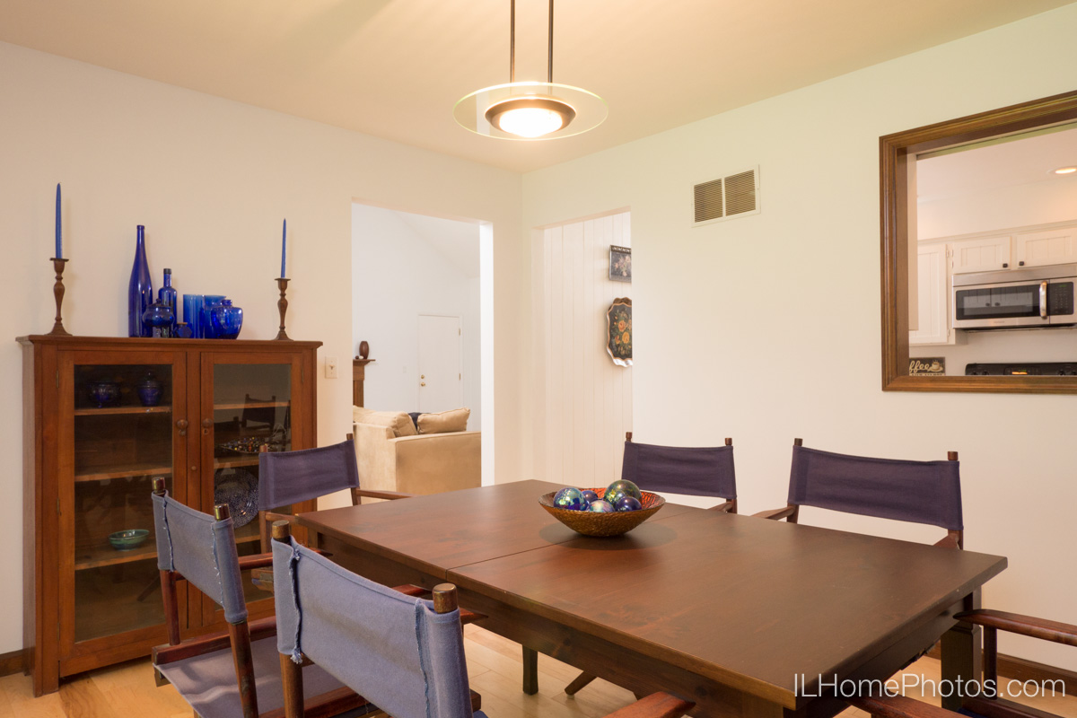 Interior dining room photograph for real estate in Peoria, IL :: Illinois Home Photography by Michael Gowin, Lincoln, IL