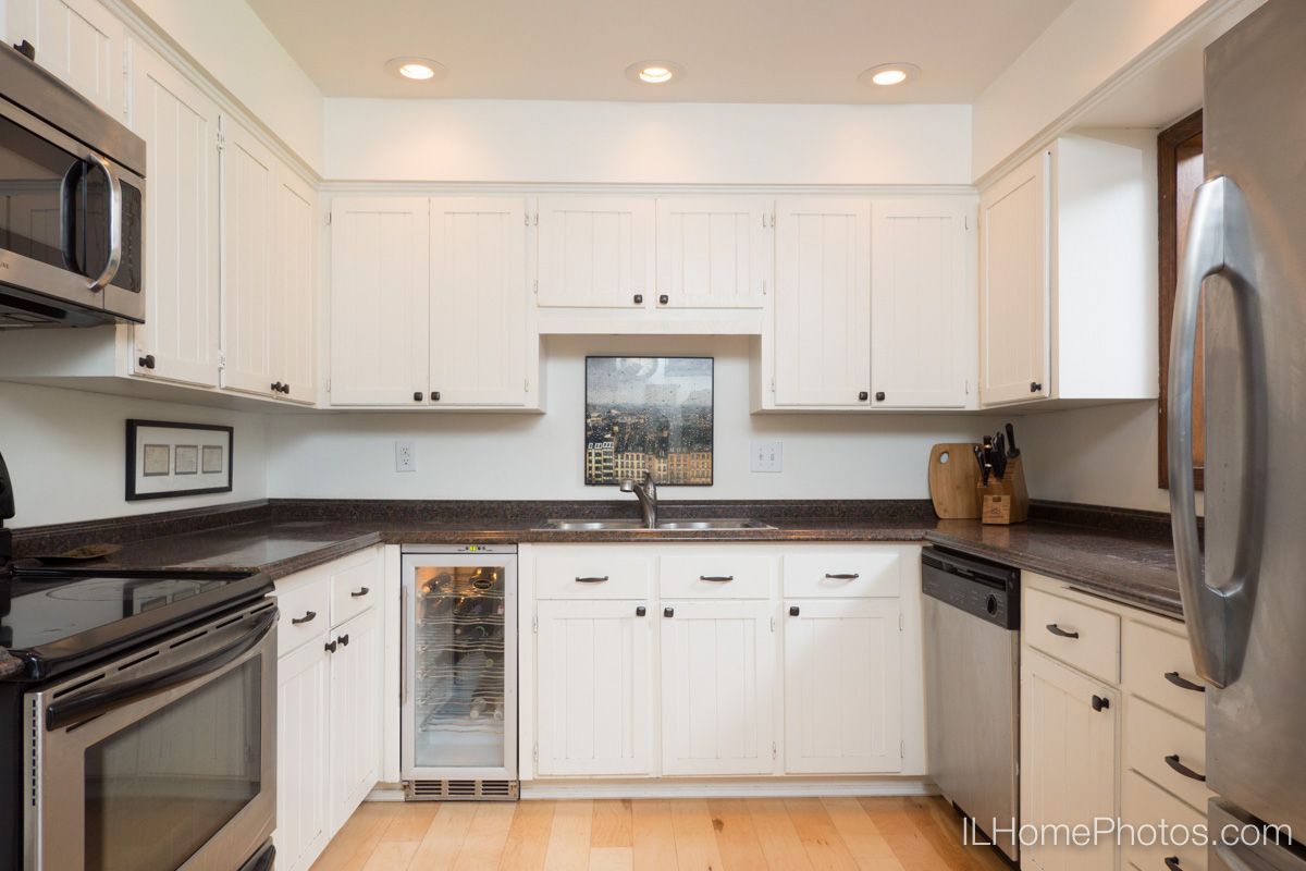 Interior kitchen photograph for real estate in Peoria, IL :: Illinois Home Photography by Michael Gowin, Lincoln, IL